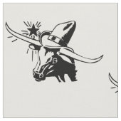 Longhorn-Ochse-Kopf mit Cowboy-Schwarzem Stoff (Nahaufnahme)