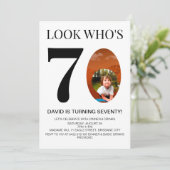 Look Who is 30. 40. 50. 60. 70. Birthday Party Einladung (Stehend Vorderseite)