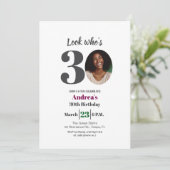 Look who's 30! Birthday Party Photo Einladung (Stehend Vorderseite)