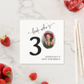 Look Who's 30! Modern Photo 30th Birthday Serviette (Beispiel)