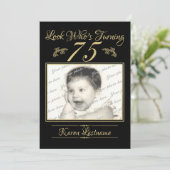 Look Who's 75 Foto Gold Black Einladung (Stehend Vorderseite)