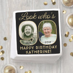 Look Who's 90 Black & Gold Happy Geburtstag 2 Foto Serviette<br><div class="desc">Schau mal, wer 90 ist! Fügen Sie eine elegante personalisierte Touch zu 90. Geburtstagsparty Dekorationen für ihn oder sie mit stilvollen Foto Papierservietten hinzu. Bilder und Formulierungen auf dieser Vorlage sind einfach anzupassen (IMAGE PLACEMENT TIP: Eine einfache Möglichkeit, ein Foto genau wie gewollt zu positionieren, ist es, es einzuschneiden, bevor...</div>