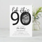 Look who's 90 | Photo 90th Birthday Invitation Einladung (Stehend Vorderseite)