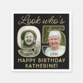 Look Who's 95 Black & Gold Happy Geburtstag 2 Foto Serviette (Vorderseite)
