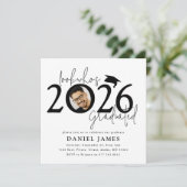 Look who's Graduated Photo Graduation Party Einladung (Stehend Vorderseite)