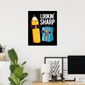Lookin Sharp Funny Pencil Pun Dark BG Poster (Heimbüro)