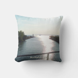 Looking Out at Lake Erie Kissen