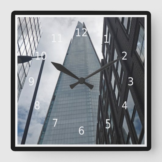 Looking up to the Shard, Tooley Street, London, Quadratische Wanduhr (Vorderseite)