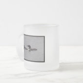 Loon Family Catching Minnows Frosted Glass Mug Mattglastasse (Vorderseite Links)