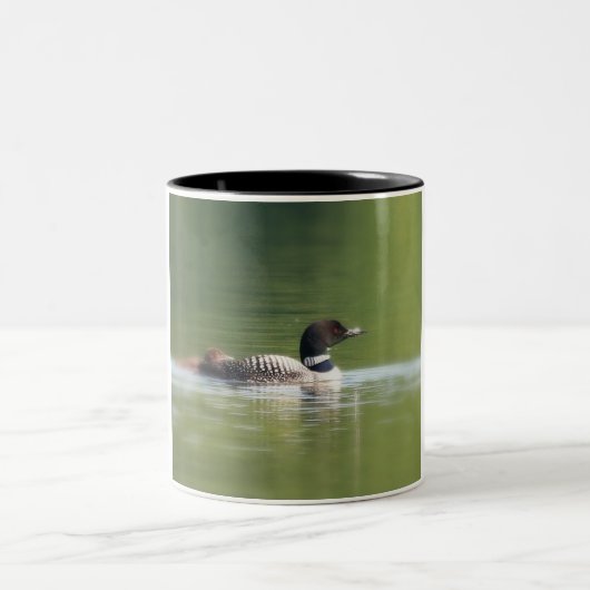 Loon mit der Küken Kaffee-Tasse Zweifarbige Tasse (Mittel)