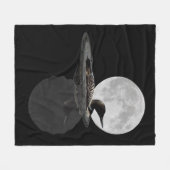 Loon Swims im Mondlicht Fleece Blanket (Vorderseite (Horizontal))