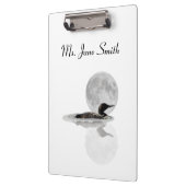 Loon Swims in der Mondlicht-Zwischenablage Klemmbrett (Links)