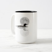Loon Swims in der Mondlichtkaffee-Tasse Zweifarbige Tasse (Vorderseite Links)