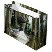 Loon Wilderness Große Geschenktüte (Vorderseite Schrägansicht)