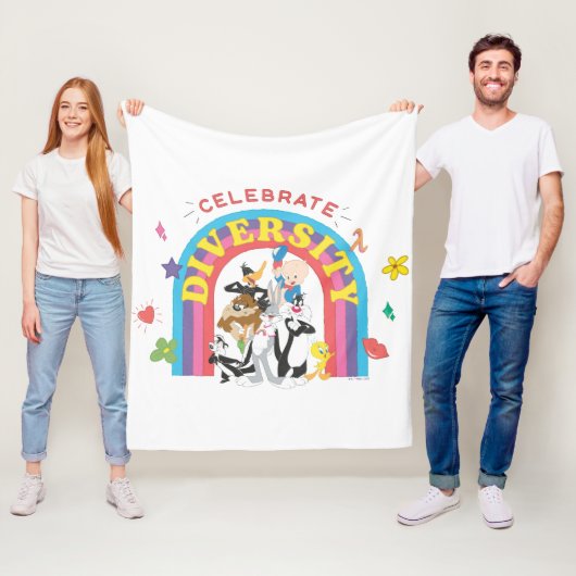 LOONEY TUNES™ - Celebrate Diversity Pride Rainbow Fleecedecke (Beispiel)