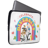 LOONEY TUNES™ - Celebrate Diversity Pride Rainbow Laptopschutzhülle (Vorne Rechts)