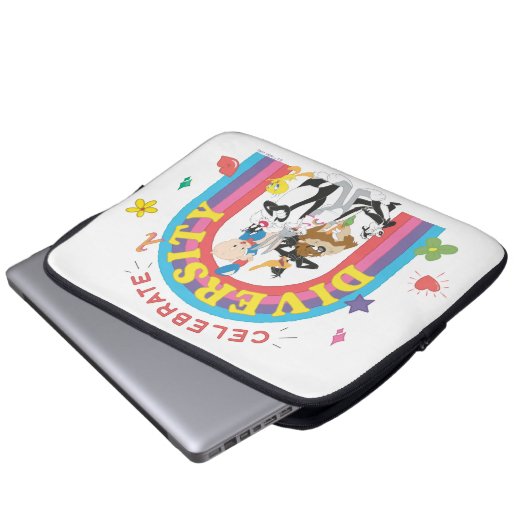 LOONEY TUNES™ - Celebrate Diversity Pride Rainbow Laptopschutzhülle (Vorne Knopf)