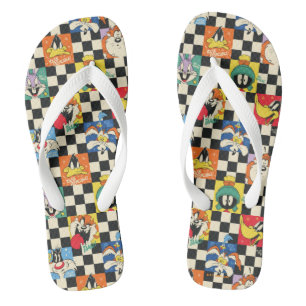 LOONEY TUNES™-Charaktere auf Schwarz-Weiß-Schachbr Badesandalen