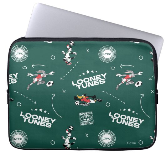 LOONEY TUNES™ Soccer Playbook Pattern Laptopschutzhülle (Vorderseite)