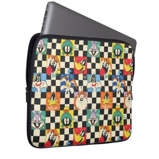 LOONEY TUNES™ Zeichen auf Schwarz/Weiß-Schachbrett Laptopschutzhülle (Vorne Rechts)