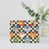 LOONEY TUNES™ Zeichen auf Schwarz/Weiß-Schachbrett Postkarte (Stehend Vorderseite)