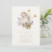 Lop Rabbit Bunny Lila Lilac Floral Baby Dusche Einladung (Stehend Vorderseite)