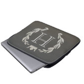 Lorbeer-Kranz-Monogramm Laptopschutzhülle (Vorne Knopf)
