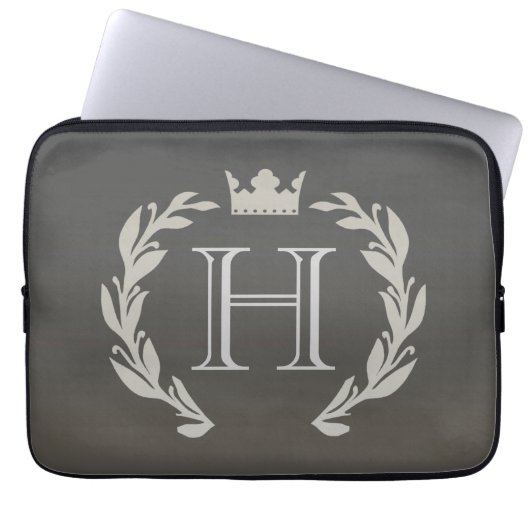 Lorbeer-Kranz-Monogramm Laptopschutzhülle (Vorderseite)