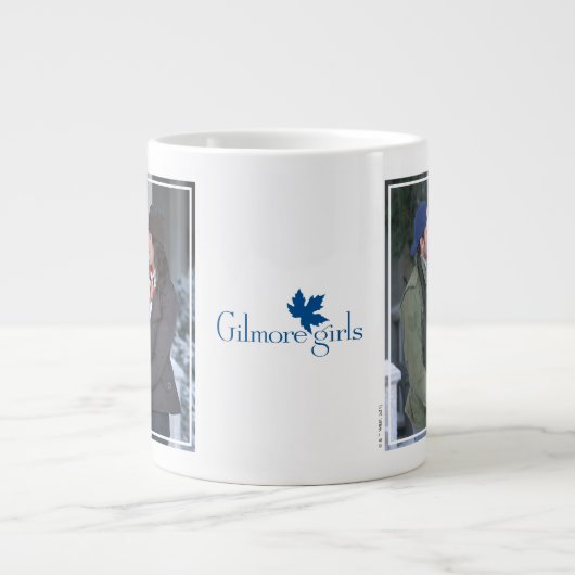 Lorelai & Luke Holding Hand in Hand Jumbo-Tasse (Vorderseite)