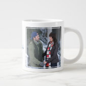 Lorelai & Luke Holding Hand in Hand Jumbo-Tasse (Rechts)