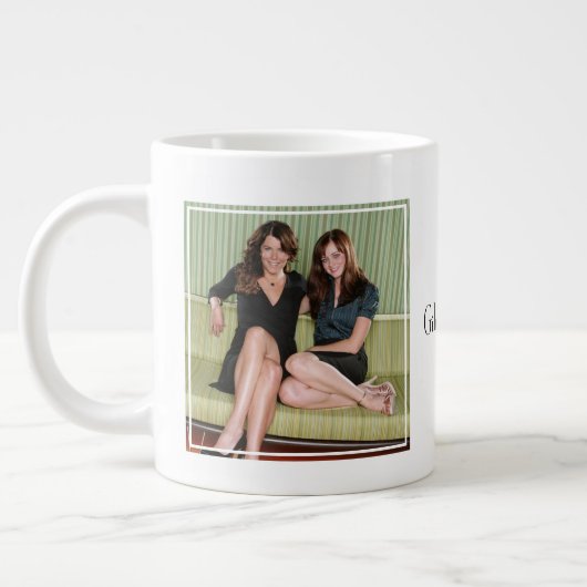 Lorelai & Rory Auf Couchportrait sitzen Jumbo-Tasse (Links)