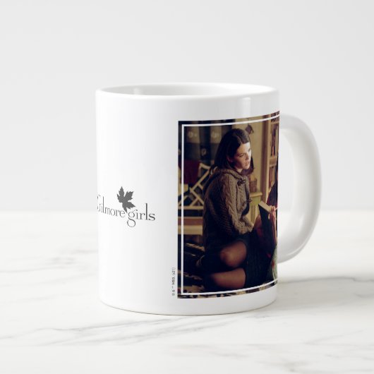 Lorelai und Rory Sitzen im Zimmer Jumbo-Tasse (Vorderseite Rechts)