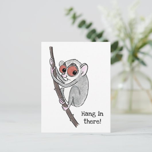 Loris 'hang in there' Postkarte (Stehend Vorderseite)