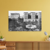 Los Angeles, CA Perishing Square und Biltmore Leinwanddruck (Insitu (Wohnzimmer))