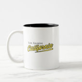 Los Angeles California Yellow Typografy Zweifarbige Tasse (Links)