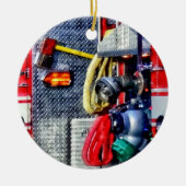 Löschfahrzeug mit Schläuchen und Axt Keramikornament (Vorne)