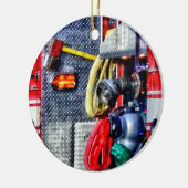 Löschfahrzeug mit Schläuchen und Axt Keramikornament (Links)