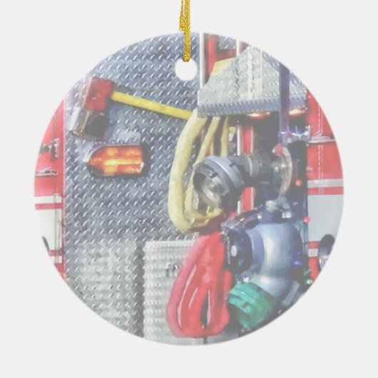 Löschfahrzeug mit Schläuchen und Axt Keramikornament (Hinten)