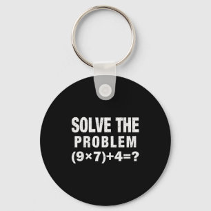 Löse das Problem (9×7)+4=_ Lustiger Mathelehrer Schlüsselanhänger