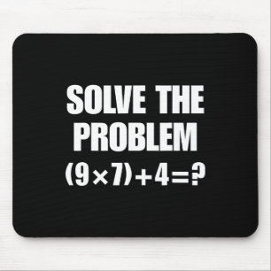Löse das Problem – Lustige Mathe-Gleichung (9×7)+4 Mousepad