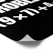 Löse das Problem – Lustige Mathe-Gleichung (9×7)+4 Poster (Ecke)