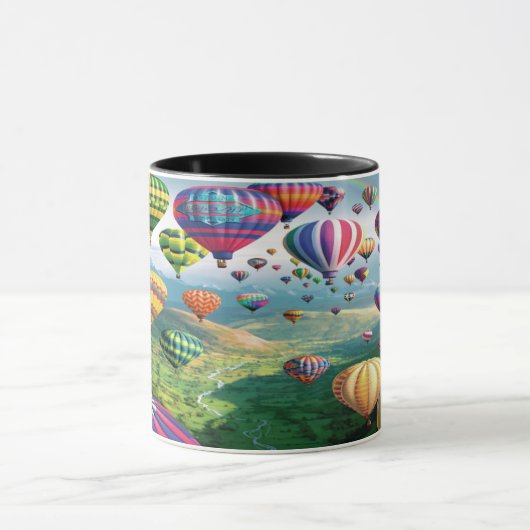 Lose Heißluft steigt Tasse im Ballon auf (Zentrum)