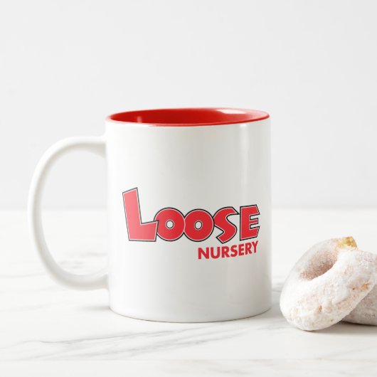 Loses Kinderzimmer-traditionelles Logo Zweifarbige Tasse (Mit Donut)