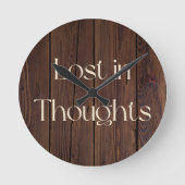 Lost in Thoughts Runde Wanduhr (Vorderseite)