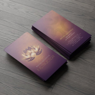 Lotos und OM-Symbol Yoga-Lehrer mit violettem Leuc Visitenkarte