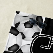 Lots of soccer balls custom team name strandtuch (Beispiel)