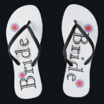 Lotus Blume Bride Badesandalen<br><div class="desc">Es ist White and Pink Lotus Blume Bride's Fun, benutzerdefinierte Hochzeitsflip Flops.</div>