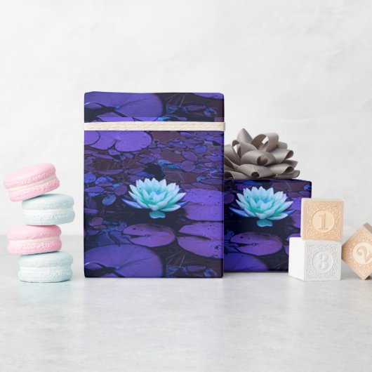 Lotus Blume Lila Blau Türkis Blumenmuster Geschenkpapier (Babyparty)