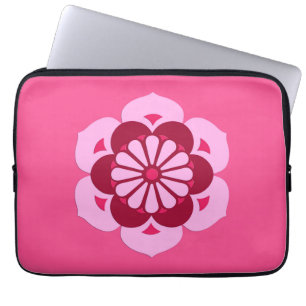 Lotus Blume Mandala, Fuchsia Pink und Burgund Laptopschutzhülle