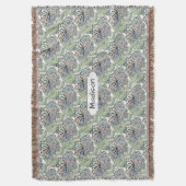 Lotus Blume Pattern individuelle Name Decke werfen (Vorderseite Vertikal)